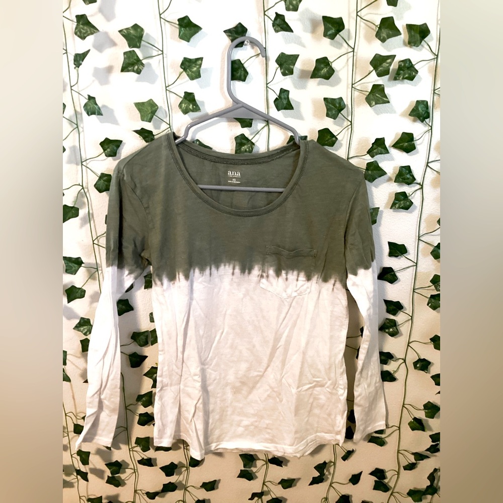 🤍green and white long sleeve with pocket🍵